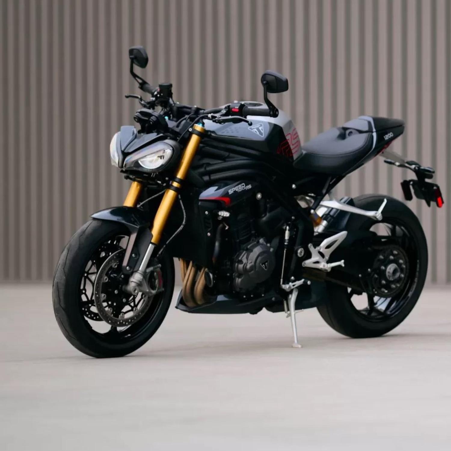 Triumph Jet Black (code PG) Paint Product